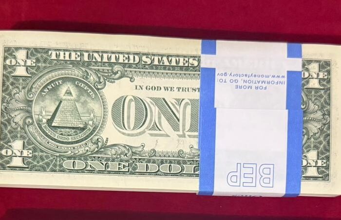 US $1 Dollar Notes Bundle ($100 Pack) (Pyramid Design)