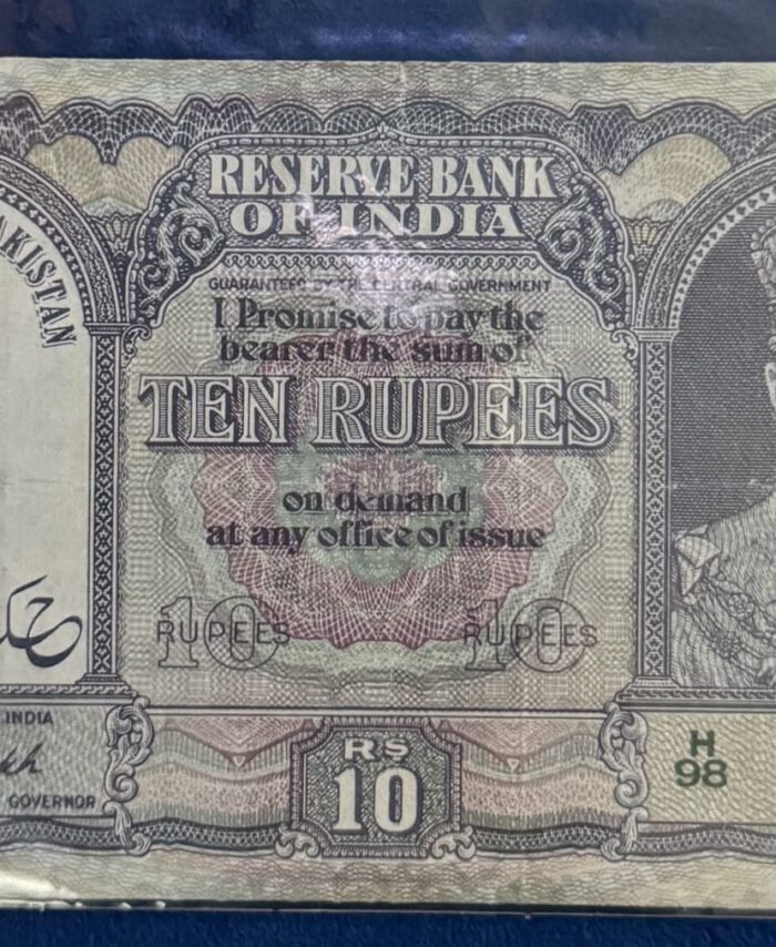 10 Rupees Bank note issued byRBI USE IN Pakistan